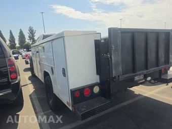 2017 Ford Super Duty F-450 Cab Chassis XL Regular Cab DRW - miniatura 4