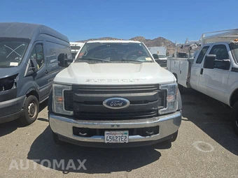 2017 Ford Super Duty F-450 Cab Chassis XL Regular Cab DRW - miniatura 2