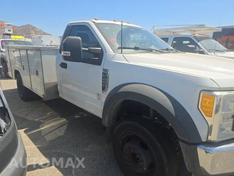 2017 Ford Super Duty F-450 Cab Chassis XL Regular Cab DRW - miniatura 3