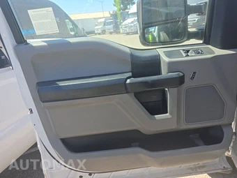 2017 Ford Super Duty F-450 Cab Chassis XL Regular Cab DRW - miniatura 9