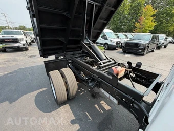 2017 Ford Super Duty F-450 Cab Chassis XL Regular Cab DRW - miniatura 32