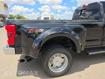 2017 Ford Super Duty F-450 Lariat Crew Cab Long Bed DRW - miniatura 36