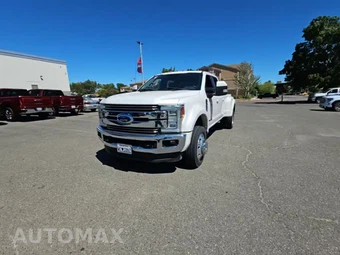 2017 Ford Super Duty F-450 Lariat Crew Cab Long Bed DRW