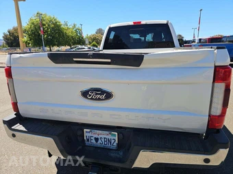 2017 Ford Super Duty F-450 Lariat Crew Cab Long Bed DRW - miniatura 18