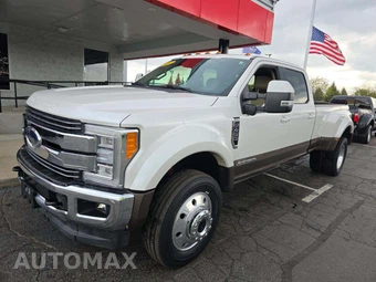 2017 Ford Super Duty F-450 Lariat Crew Cab Long Bed DRW