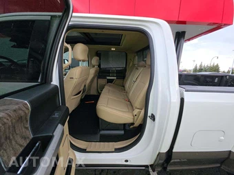 2017 Ford Super Duty F-450 Lariat Crew Cab Long Bed DRW - miniatura 13