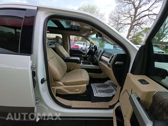 2017 Ford Super Duty F-450 Lariat Crew Cab Long Bed DRW - miniatura 18