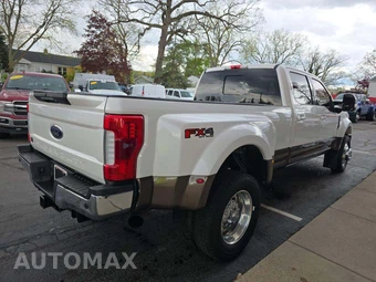 2017 Ford Super Duty F-450 Lariat Crew Cab Long Bed DRW - miniatura 3