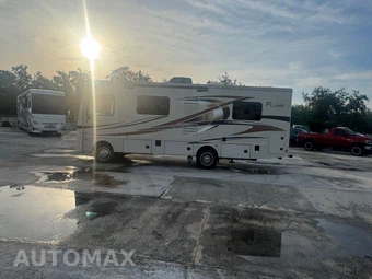 2017 Ford Super Duty F-53 Class A Motorhome Chassis DRW - miniatura 14