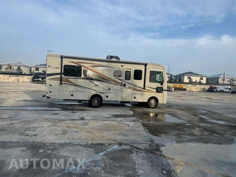 2017 Ford Super Duty F-53 Class A Motorhome Chassis DRW - miniatura 2