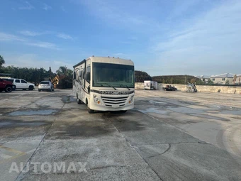 2017 Ford Super Duty F-53 Class A Motorhome Chassis DRW - miniatura 23