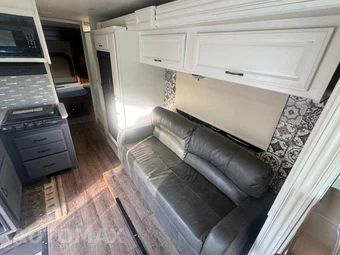 2017 Ford Super Duty F-53 Class A Motorhome Chassis DRW - miniatura 38