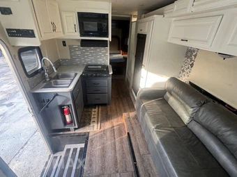 2017 Ford Super Duty F-53 Class A Motorhome Chassis DRW - miniatura 39