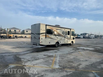 2017 Ford Super Duty F-53 Class A Motorhome Chassis DRW - miniatura 4