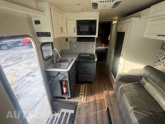 2017 Ford Super Duty F-53 Class A Motorhome Chassis DRW - miniatura 40