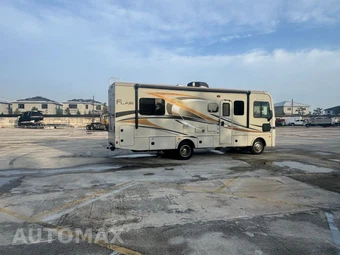 2017 Ford Super Duty F-53 Class A Motorhome Chassis DRW - miniatura 6