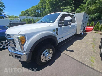 2017 Ford Super Duty F-550 Cab Chassis Lariat Crew Cab DRW