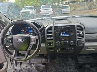 2017 Ford Super Duty F-550 Cab Chassis XL Crew Cab DRW - miniatura 10