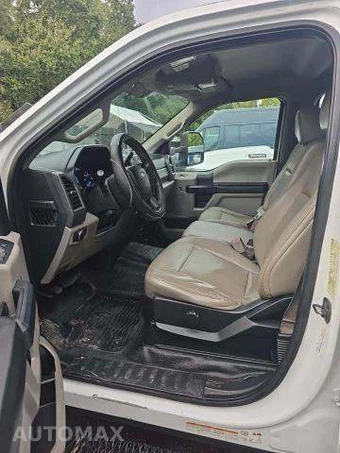 2017 Ford Super Duty F-550 Cab Chassis XL Crew Cab DRW - miniatura 6