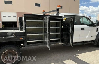 2017 Ford Super Duty F-550 Cab Chassis XL Crew Cab DRW - miniatura 4