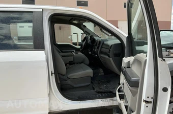 2017 Ford Super Duty F-550 Cab Chassis XL Crew Cab DRW - miniatura 8