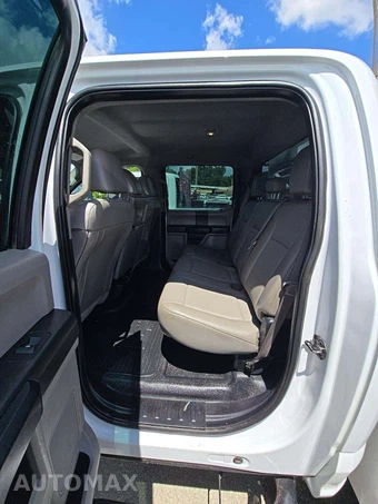 2017 Ford Super Duty F-550 Cab Chassis XL Crew Cab DRW - miniatura 13
