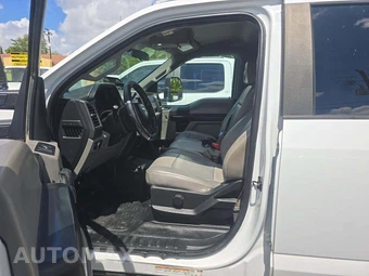 2017 Ford Super Duty F-550 Cab Chassis XL Crew Cab DRW - miniatura 6