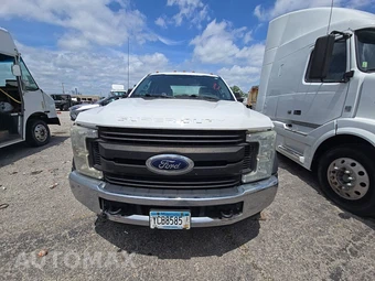 2017 Ford Super Duty F-550 Cab Chassis XL Extended Cab w/Rear Doors DRW - miniatura 2