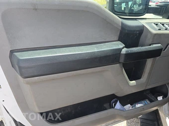 2017 Ford Super Duty F-550 Cab Chassis XL Extended Cab w/Rear Doors DRW - miniatura 9