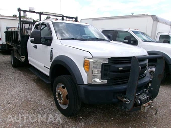 2017 Ford Super Duty F-550 Cab Chassis XL Extended Cab w/Rear Doors DRW - miniatura 2