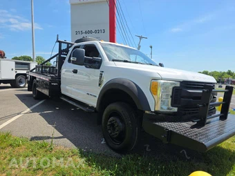 2017 Ford Super Duty F-550 Cab Chassis XL Extended Cab w/Rear Doors DRW - miniatura 4