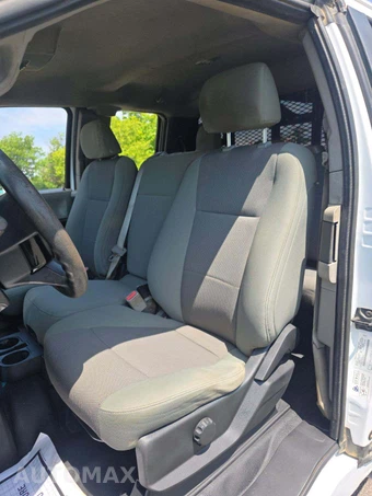 2017 Ford Super Duty F-550 Cab Chassis XL Extended Cab w/Rear Doors DRW - miniatura 6