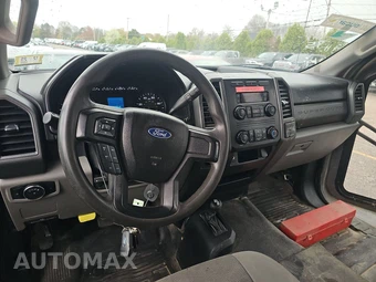 2017 Ford Super Duty F-550 Cab Chassis XL Regular Cab DRW - miniatura 11