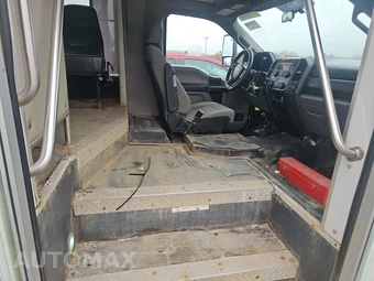 2017 Ford Super Duty F-550 Cab Chassis XL Regular Cab DRW - miniatura 8
