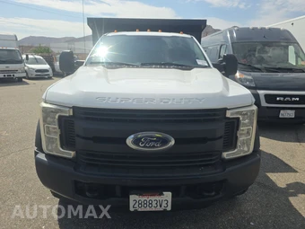 2017 Ford Super Duty F-550 Cab Chassis XL Regular Cab DRW - miniatura 2