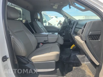 2017 Ford Super Duty F-550 Cab Chassis XL Regular Cab DRW - miniatura 8