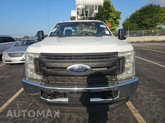 2017 Ford Super Duty F-550 Cab Chassis XL Regular Cab DRW - miniatura 2