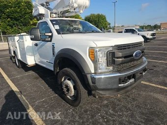 2017 Ford Super Duty F-550 Cab Chassis XL Regular Cab DRW - miniatura 3