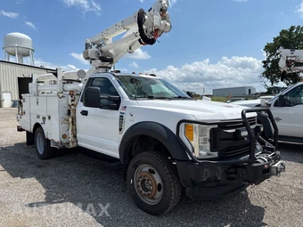 2017 Ford Super Duty F-550 Cab Chassis XL Regular Cab DRW - miniatura 2