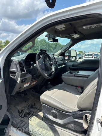 2017 Ford Super Duty F-550 Cab Chassis XL Regular Cab DRW - miniatura 5