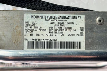 2017 Ford Super Duty F-59 Stripped Chassis DRW - miniatura 26