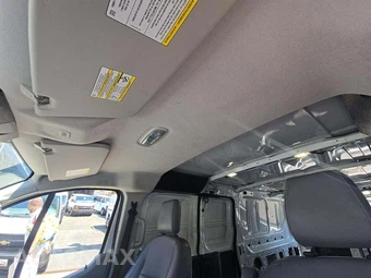 2017 Ford Transit 150 Cargo Van w/RH Swing-Out Doors Low Roof 147.6" WB - miniatura 11
