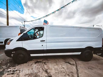 2017 Ford Transit 250 Cargo Van w/RH Swing-Out Doors Low Roof 147.6" WB - samochód z USA z aukcji Manheim, oferta Kup Teraz w AUTOMAX