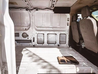 2017 Ford Transit 250 Cargo Van w/RH Swing-Out Doors Low Roof 147.6" WB - miniatura 8