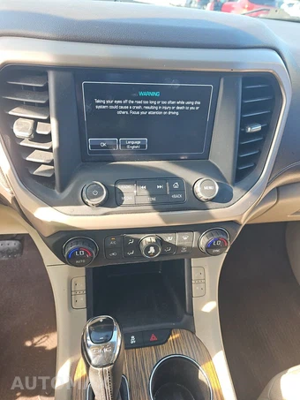2017 GMC Acadia Denali 5SA – miniatura 11