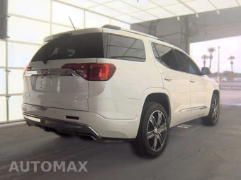 2017 GMC Acadia Denali 5SA – miniatura 4