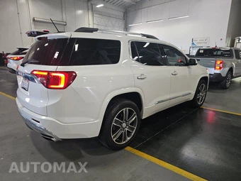 2017 GMC Acadia Denali 5SA – miniatura 4