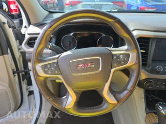2017 GMC Acadia Denali 5SA – miniatura 10