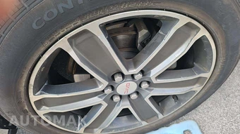 2017 GMC Acadia Denali 5SA – miniatura 31