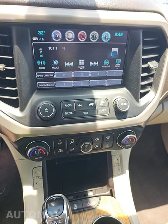 2017 GMC Acadia Denali 5SA – miniatura 11